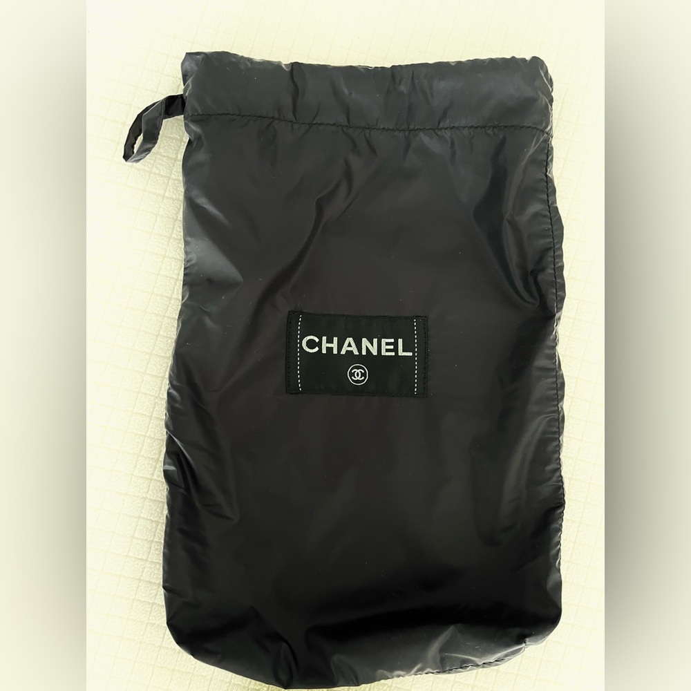 Chanel Nylon Quilted CC Logo Scarf, 2000 Lagerfeld Collection. New never used!! - Picture 9 of 9